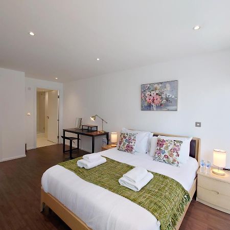 Fully Serviced Two Bed Apartment By Excel & O2 ロンドン エクステリア 写真