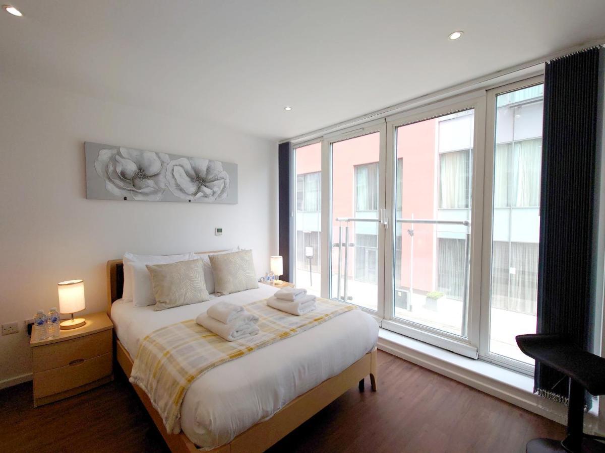 Fully Serviced Two Bed Apartment By Excel & O2 ロンドン エクステリア 写真
