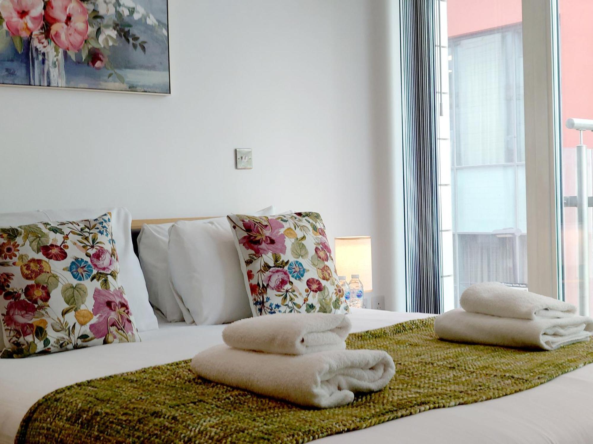 Fully Serviced Two Bed Apartment By Excel & O2 ロンドン エクステリア 写真